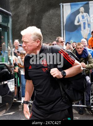 Steve McClaren, Assistenztrainer von Manchester United, trifft vor dem Spiel der Premier League im Amex Stadium, Brighton und Hove auf den Boden. Bilddatum: Sonntag, 19. Mai 2024. Stockfoto