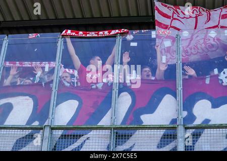 Zwolle, Niederlande. Mai 2024. ZWOLLE, NIEDERLANDE - 19. MAI: Fans und Fans feiern sein zweites Tor beim niederländischen Eredivisie-Spiel zwischen PEC Zwolle und FC Twente im MAC3PARK stadion am 19. Mai 2024 in Zwolle. (Foto von Andre Weening/Orange Pictures) Credit: Orange Pics BV/Alamy Live News Stockfoto