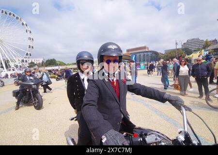 Mehr als 1000 motorradfahrer nahmen 2024 an der Distinguished Gentlemans Ride in Bournemouth-Poole Teil. Teil einer weltweiten Veranstaltung. Die Distinguished Gentlemans Ride sammelt Geld für die Gesundheit der Männer. Stockfoto