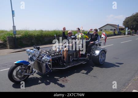 Mehr als 1000 motorradfahrer nahmen 2024 an der Distinguished Gentlemans Ride in Bournemouth-Poole Teil. Teil einer weltweiten Veranstaltung. Die Distinguished Gentlemans Ride sammelt Geld für die Gesundheit der Männer. Stockfoto