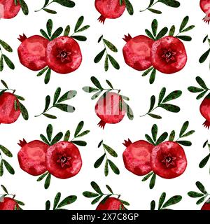 Nahtloses Muster aus Granatapfel mit exotischen roten Früchten und grünen Blättern auf weißem Hintergrund. Handgezeichnetes Design für Kosmetik, Spa, Granatapfel Stockfoto