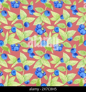 Blaubeeren-Aquarellmuster. Nahtloses Muster aus Reifen Beeren und verflochtenen Blättern auf rosa Hintergrund. Botanische handgezeichnete Illustration der Wildnis Stockfoto