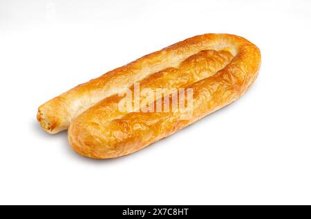 Katalog Bäckerei borek, burek vertuta Spiralförmige griechische Käsepie Füllung Fleisch oder Quark auf weißem Hintergrund isolieren. Mit Beschneidungspfad für Stockfoto