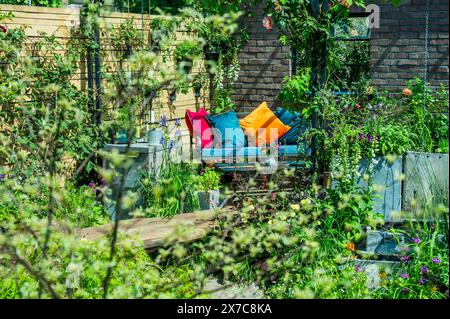 London, Großbritannien. Mai 2024. Flood Re: The Flood Resilient Garden, Designer: Naomi Slade und Ed Barsley - The RHS Chelsea Flower Show 2024. Sie läuft ab dem 20-25. Mai. Guy Bell/Alamy Live News Stockfoto