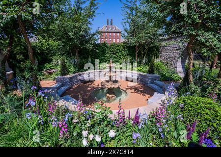 London, Großbritannien. Mai 2024. The Bridgerton Garden, Sponsor: Netflix (Bridgerton), Designer: Holly Johnston, Auftragnehmer: Stewart Landscape Contracting Ltd - The RHS Chelsea Flower Show 2024. Sie läuft ab dem 20-25. Mai. Guy Bell/Alamy Live News Stockfoto