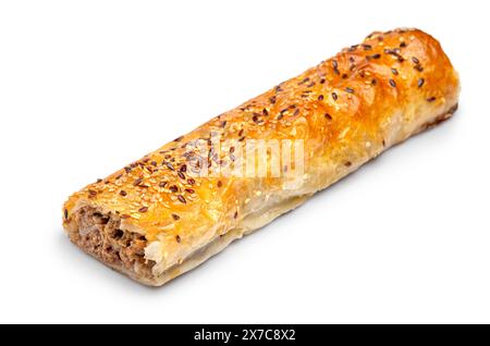 Frisch gebackenes Paar Fleischbrötchen mit weißem Hintergrund ein traditioneller, beliebter Gebäck-Snack, warm oder kalt in Bäckereien in Großbritannien erhältlich Stockfoto