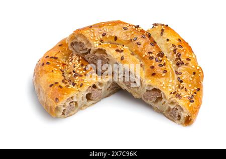 Frisch gebackene Brötchen. Vertuta spiralförmig mit weißem Hintergrund ein traditioneller, beliebter Gebäck-Snack, der heiß oder kalt in Bäckereien im erhältlich ist Stockfoto