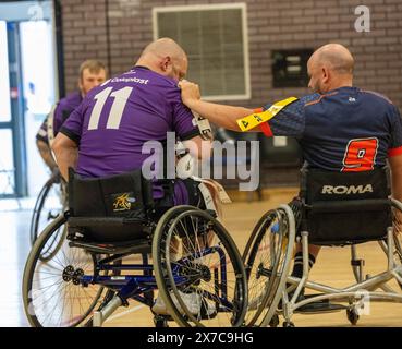 Brentwood Essex 19. Mai 2024 Rollstuhl Rugby League: Brentwood Aels (Stripped Shirt, gelbe Tags) vs Team Colostomy UK (Purple Shirts, weiße Tags) im Brentwood Centre, Brentwood Essex UK Credit: Ian Davidson/Alamy Live News Stockfoto