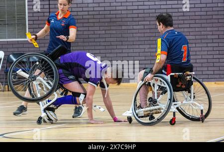 Brentwood Essex 19. Mai 2024 Rollstuhl Rugby League: Brentwood Aels (Stripped Shirt, gelbe Tags) vs Team Colostomy UK (Purple Shirts, weiße Tags) im Brentwood Centre, Brentwood Essex UK Credit: Ian Davidson/Alamy Live News Stockfoto