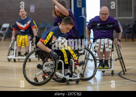 Brentwood Essex 19. Mai 2024 Rollstuhl Rugby League: Brentwood Aels (Stripped Shirt, gelbe Tags) vs Team Colostomy UK (Purple Shirts, weiße Tags) im Brentwood Centre, Brentwood Essex UK Credit: Ian Davidson/Alamy Live News Stockfoto