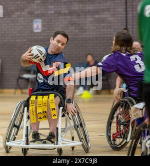 Brentwood Essex 19. Mai 2024 Rollstuhl Rugby League: Brentwood Aels (Stripped Shirt, gelbe Tags) vs Team Colostomy UK (Purple Shirts, weiße Tags) im Brentwood Centre, Brentwood Essex UK Credit: Ian Davidson/Alamy Live News Stockfoto