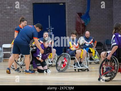 Brentwood Essex 19. Mai 2024 Rollstuhl Rugby League: Brentwood Aels (Stripped Shirt, gelbe Tags) vs Team Colostomy UK (Purple Shirts, weiße Tags) im Brentwood Centre, Brentwood Essex UK Credit: Ian Davidson/Alamy Live News Stockfoto