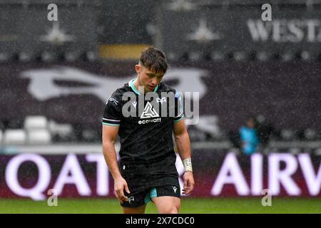 Swansea, Wales. 18. Mai 2024. Dan Edwards von Ospreys beim Spiel der United Rugby Championship (URC) Round 17 zwischen Ospreys und Dragons im Swansea.com Stadium in Swansea, Wales, Großbritannien am 18. Mai 2024. Quelle: Duncan Thomas/Majestic Media. Stockfoto