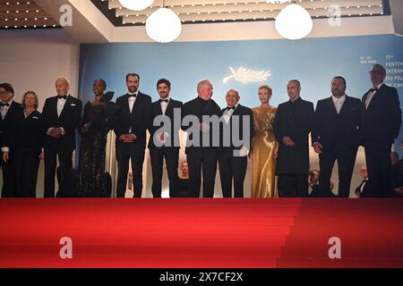 (L bis R) Charles Dance, Nikki Amuka-Bird, Galen Johnson, Evan Johnson, Guy Maddin, Rolando Ravello, Cate Blanchett, Roy Dupuis, Denis Menochet und Ralph Berkin nehmen am 77. jährlichen Filmfestival in Cannes am 18. Mai 2024 im Palais des Festivals Teil. Foto: Franck Castel/ABACAPRESS. KOM Stockfoto
