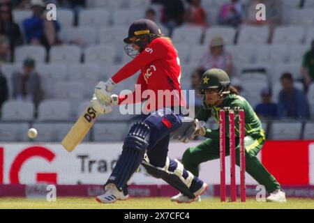 Leeds, 19. Mai 2024. Danni Wyatt schlug für England gegen Pakistan in der T20 International Serie in Headingley, Leeds. Quelle: Colin Edwards/Alamy Live News Stockfoto