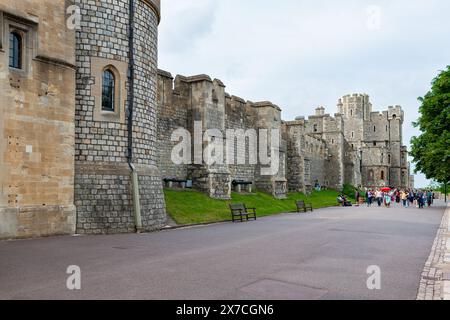 Windsor, Vereinigtes Königreich - 1. Juli 2010 : Windsor Castle, königliche Residenz außerhalb von London. Die North Terrace, von der Middle Ward abgetrennt. Stockfoto