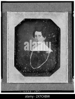 Kopie eines Gemäldes einer nicht identifizierten Frau, Kopf-und-Schultern-Porträt, nach vorne gerichtet, Fotograf unidentifiziert., Hallmark: Rinhart 13A., Fall: Vorderseite, Variante von Rinhart 140; glatte Rückseite, Quelle unbekannt., ist Teil der Daguerreotype-Sammlung , . Stockfoto
