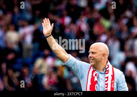 Rotterdam, Nederland. Mai 2024. ROTTERDAM, 19.05.2024, Stadion Feijenoord de kuip, Fußball, niederländische Eredivisie, Saison 2023/2024, Feyenoord - Excelsior, Feyenoord Trainer Arne Slot verabschiedet sich Guthaben: Pro Shots/Alamy Live News Stockfoto