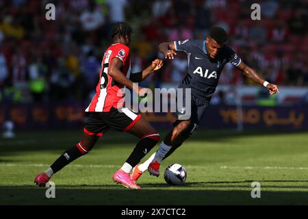 Andre Brooks von Sheffield United (links) und Tottenham Hotspurs Emerson kämpfen um den Ball während des Premier League-Spiels in der Bramall Lane in Sheffield. Bilddatum: Sonntag, 19. Mai 2024. Stockfoto