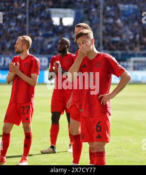 SINSHEIM – 18. MAI: Joshua Kimmich von Bayern München enttäuscht nach dem Bundesliga-Spiel zwischen TSG Hoffenheim und FC Bayern München am 18. MAI 2024 in der PreZero-Arena in Sinsheim. © diebilderwelt / Alamy Stock Stockfoto