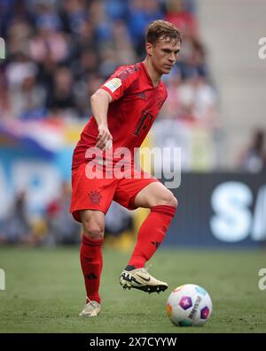 SINSHEIM – 18. MAI: Joshua Kimmich von Bayern München kontrolliert den Ball während des Bundesliga-Spiels zwischen TSG Hoffenheim und FC Bayern München in der PreZero-Arena am 18. Mai 2024 in Sinsheim. © diebilderwelt / Alamy Stock Stockfoto