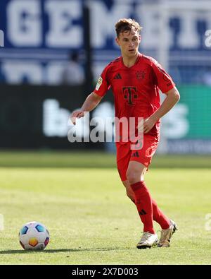 SINSHEIM – 18. MAI: Joshua Kimmich von Bayern München kontrolliert den Ball während des Bundesliga-Spiels zwischen TSG Hoffenheim und FC Bayern München in der PreZero-Arena am 18. Mai 2024 in Sinsheim. © diebilderwelt / Alamy Stock Stockfoto