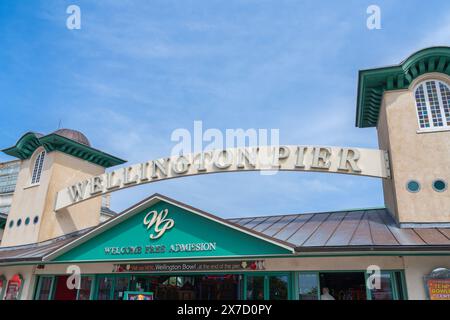 Great Yarmouth, England – 17. Mai 2024: Außenbeschilderung zum Wellington Pier in Great Yarmouth, Großbritannien Stockfoto