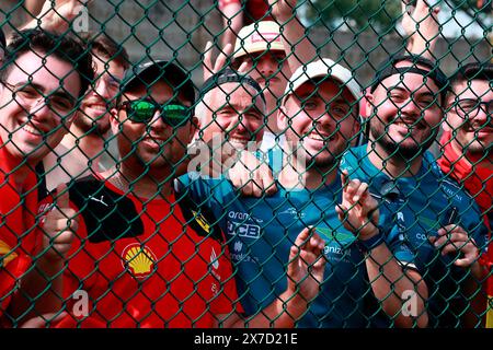 Imola, Italien. Mai 2024. 19.05.2024, Autodromo Enzo e Dino Ferrari, Imola, Formel 1 Grand Prix Emilia Romagna 2024, im Bild Fans hinter dem Zaun. Quelle: dpa/Alamy Live News Stockfoto