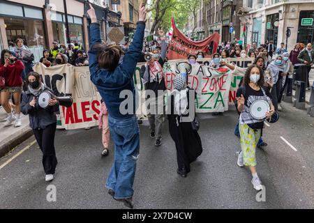 London, Großbritannien. Mai 2024. Pro-palästinensische Studenten marschieren von der Schule für Orientalische und Afrikanistik zum Ausgangspunkt einer nationalen Demonstration zum 76. Jahrestag der Nakba. Der Nakba-Tag am 15. Mai erinnert an die Massenvertreibung und Enteignung einer Mehrheit des palästinensischen Volkes und die Zerstörung der palästinensischen Gesellschaft im Jahr 1948. Quelle: Mark Kerrison/Alamy Live News Stockfoto