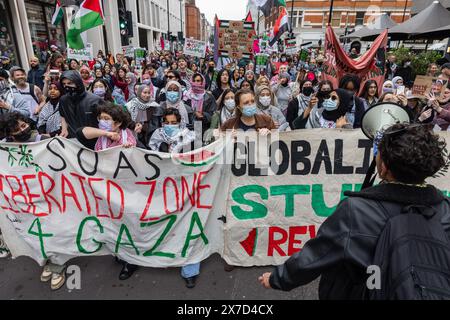 London, Großbritannien. Mai 2024. Pro-palästinensische Studenten marschieren von der Schule für Orientalische und Afrikanistik zum Ausgangspunkt einer nationalen Demonstration zum 76. Jahrestag der Nakba. Der Nakba-Tag am 15. Mai erinnert an die Massenvertreibung und Enteignung einer Mehrheit des palästinensischen Volkes und die Zerstörung der palästinensischen Gesellschaft im Jahr 1948. Quelle: Mark Kerrison/Alamy Live News Stockfoto