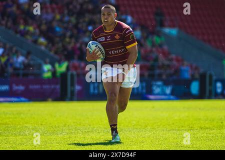 St Helens, Merseyside, Großbritannien. Mai 2024. Betfred Challenge Cup Rugby: Huddersfield Giants vs Warrington Wolves im Totally Wicked Stadium. TUIMOALA LOLOLOHEA läuft den Ball rein. Credit James Giblin Photography/Alamy Live News. Stockfoto