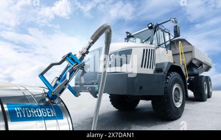 Wasserstofftankstelle auf einem Hintergrund eines Bergbauwagens. Stockfoto