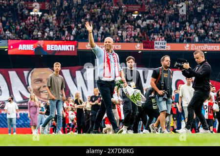 Rotterdam, Nederland. Mai 2024. ROTTERDAM, 19.05.2024, Stadion Feijenoord de kuip, Fußball, niederländische Eredivisie, Saison 2023/2024, Feyenoord - Excelsior, Feyenoord Trainer Arne Slot verabschiedet sich Guthaben: Pro Shots/Alamy Live News Stockfoto