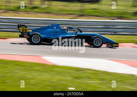 Sevenoaks, Kent - 12. Mai 2024: Yuhao FU Virtuosi Racing 99 Race 2 Brands Hatch Indy Stockfoto