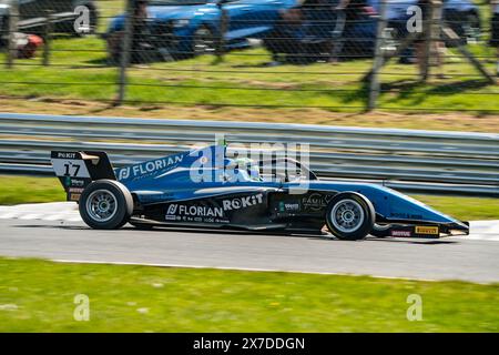 Sevenoaks, Kent - 12. Mai 2024: Maxwell DODDS 17 Virtuosi Racing Race 2 Brands Hatch Indy Stockfoto