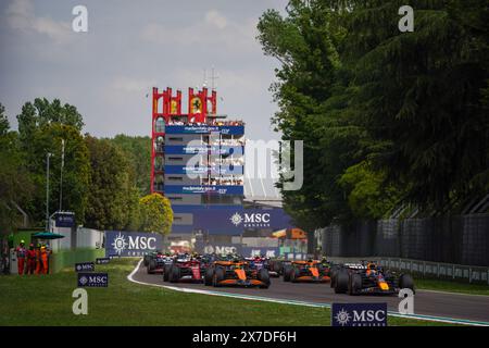 Imola, Italien. Mai 2024. START DES RENNENS während der FORMEL 1 MSC KREUZFAHRTEN GRAN PREMIO DEL MADE IN ITALY E DELL'EMILIA-ROMAGNA 2 Autodromo Enzo e Dino Ferrari, Imola (BO) Italien Credit: Unabhängige Fotoagentur/Alamy Live News Stockfoto