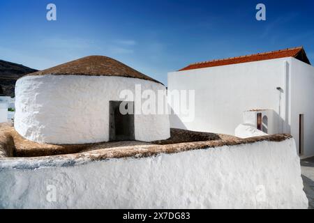 Traditionelle weiße Architektur in Lindos, auf der Insel Rhodos, Griechenland. Stockfoto