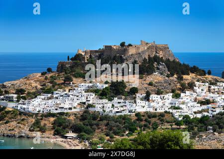 Lindos Stadt und seine Akropolis Landschaft auf Rhodos Insel, Griechenland Stockfoto