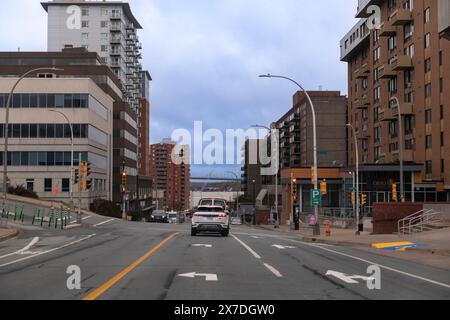 Halifax, Nova Scotia, Kanada - 23. Oktober 2023: Straßenszene in der Innenstadt von Halifax, mit Autos auf einer Straße. Stockfoto