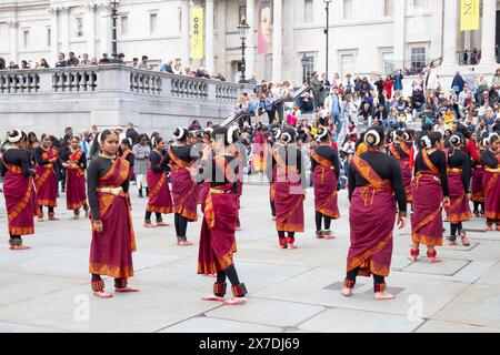 London, Großbritannien 18. Mai 2024 Sri-lankische Tamil-Tänzer bereiten sich im Rahmen des Mullivaikkal-Gedenktages vor, um an die Menschen zu erinnern, die während der letzten Phasen des Bürgerkriegs und des Völkermords in Sri Lanka getötet wurden. Stockfoto