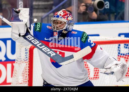 Ostrava, Tschechische Republik. Mai 2024. Torhüter der Slowakei Samuel Hlavaj während des Spiels der Gruppe B der IIHF-Weltmeisterschaft 2024 Slowakei gegen Lettland in Ostrava, Tschechien, 19. Mai 2024. Quelle: Vladimir Prycek/CTK Photo/Alamy Live News Stockfoto