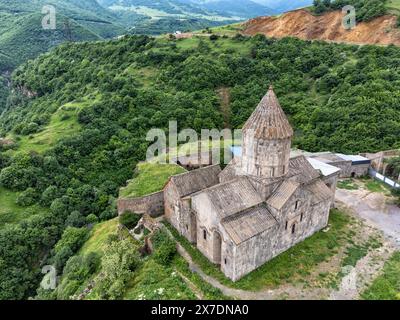 Antike armenisch-apostolische Tatev-Kloster im Norden Armeniens. Luftaufnahme. Stockfoto