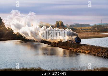 Ruskeala Express - Retro-Zug in Karelien, Russland Stockfoto