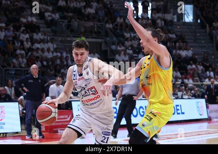 Bologna, Italien. Mai 2024. Matteo Fantinelli (Fortitudo) während des Spiels Flats Services Fortitudo Bologna gegen Real Sebastiani Rieti - 1. Spiel Halbfinale der LNP National Basketball League A2 Old Wild West 2023-2024 im Paladozza Sports Palace - Bologna, Italien, 19. Mai 2024 Credit: Independent Photo Agency/Alamy Live News Stockfoto