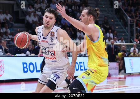 Bologna, Italien. Mai 2024. Matteo Fantinelli (Fortitudo) während des Spiels Flats Services Fortitudo Bologna gegen Real Sebastiani Rieti - 1. Spiel Halbfinale der LNP National Basketball League A2 Old Wild West 2023-2024 im Paladozza Sports Palace - Bologna, Italien, 19. Mai 2024 Credit: Independent Photo Agency/Alamy Live News Stockfoto