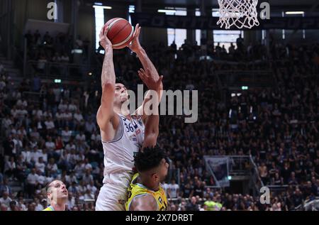 Bologna, Italien. Mai 2024. Alessandro Morgillo (Fortitudo) während des Spiels Flats Services Fortitudo Bologna gegen Real Sebastiani Rieti - 1. Spiel Halbfinale der LNP National Basketball League A2 Old Wild West 2023-2024 im Paladozza Sports Palace - Bologna, Italien, 19. Mai 2024 Credit: Independent Photo Agency/Alamy Live News Stockfoto