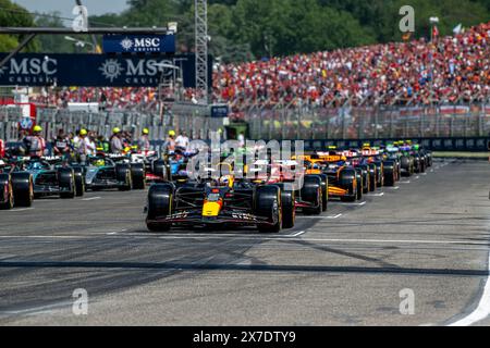 RENNSTRECKE IMOLA, ITALIEN – 19. MAI: Max Verstappen, Red Bull Racing RB19 während des Großen Preises der Emilia Romagna auf dem Imola Circuit am Sonntag, 19. Mai 2024 in Imola, Italien. (Foto: Michael Potts/BSR Agency) Credit: BSR Agency/Alamy Live News Stockfoto