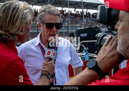 IMOLA CIRCUIT, ITALIEN - 19. MAI: Hugh Grant, berühmter Filmstar, während des Großen Preises der Emilia Romagna auf dem Imola Circuit am Sonntag, 19. Mai 2024 in Imola, Italien. (Foto: Michael Potts/BSR Agency) Credit: BSR Agency/Alamy Live News Stockfoto