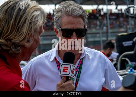 IMOLA CIRCUIT, ITALIEN - 19. MAI: Hugh Grant, berühmter Filmstar, während des Großen Preises der Emilia Romagna auf dem Imola Circuit am Sonntag, 19. Mai 2024 in Imola, Italien. (Foto: Michael Potts/BSR Agency) Credit: BSR Agency/Alamy Live News Stockfoto