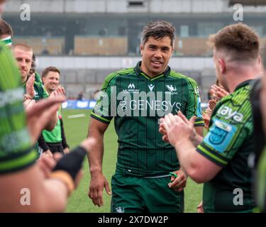 Galway, Irland. Mai 2024. Jarrad Butler von Connacht verabschiedet sich emotional von seinen Teamkollegen nach dem Spiel der United Rugby Championship Runde 17 zwischen Connacht Rugby und DHL Stormers im Dexcom Stadium in Galway, Irland am 18. Mai 2024 (Foto: Andrew SURMA/ Credit: SIPA USA/Alamy Live News) Stockfoto